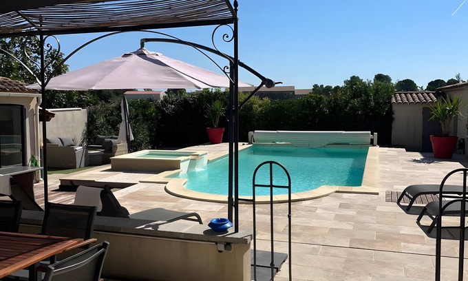 Sarrians Villa | Villa "Plein Soleil" with private pool, Wi-Fi and air conditioning