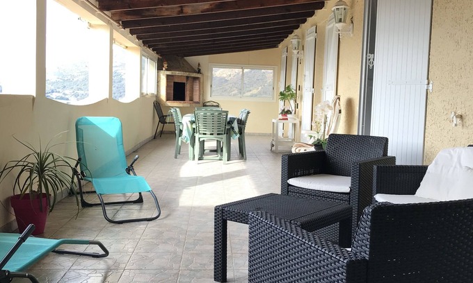 Afa Villa | Villa Pour 8 Personnes, Située au Calme à 15 Minutes des Plages