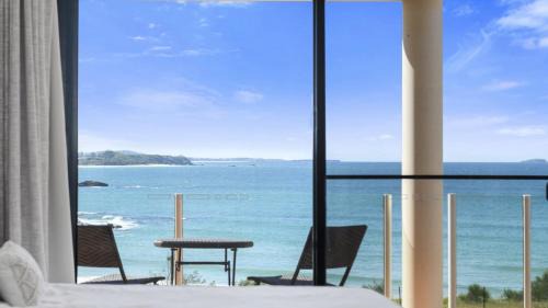 Coffs Harbour House | Villa Provence - Stunning Views, Walk to resorts. 5 Bed 3 Bath