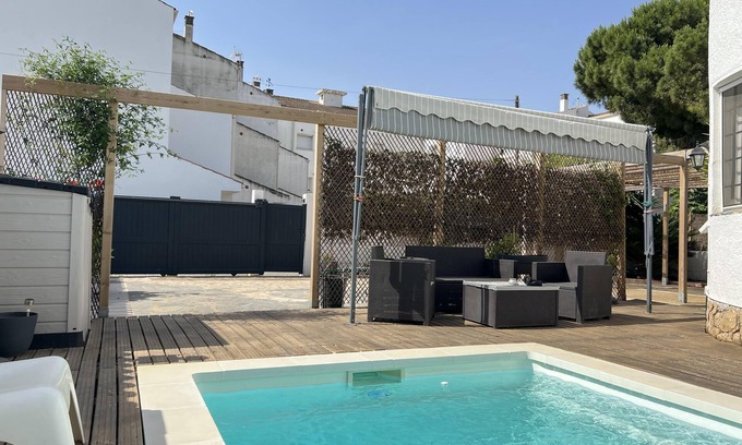 Sant Pere Pescador Ski Chalet | Villa Raské - Private pool, garden, grill, bar, children’s house, privacy, A/C, Wi-Fi.