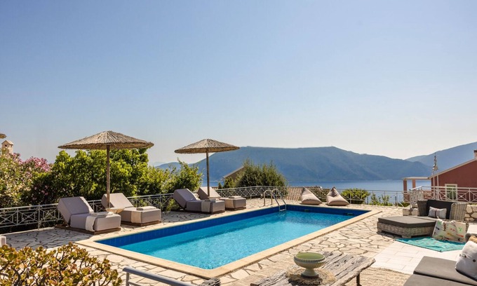 Katsarata Villa | Villa Renata.