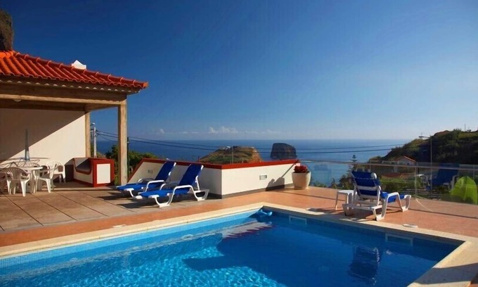 Porto da Cruz Villa | Villa Ricardo - A luxury villa with HEATED POOL and magnificent SEA VIEWS!
