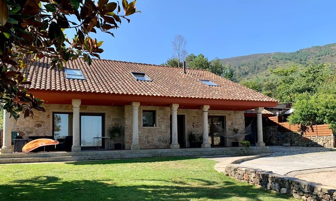 Baiona Ski Chalet | Villa Roots. Villa with pool 10 min from the beach