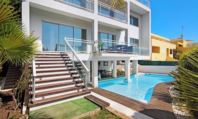 Correeira Villa | Villa Rosana with Pool & Wi-Fi