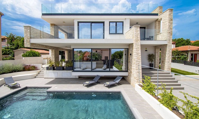 Liznjan Villa | Villa Rosarol near Medulin for 8 people with private pool & only 800 m from sea
