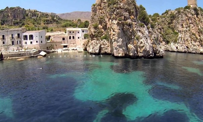 Castellammare del Golfo Villa | Villa surrounded by greenery with breathtaking views