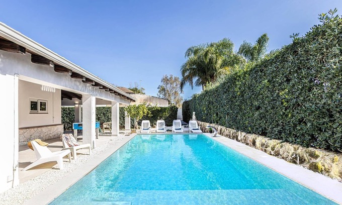 Carrozziere Villa | Villa Sacramento by Villa Plus