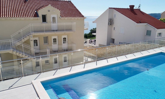 Plat Apartment | Villa Samba- Premium One-Bedroom Apartment with Balcony and Sea View