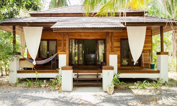 Ko Pha-ngan Villa | Villa Samsara; this villa is located in a tropical garden.