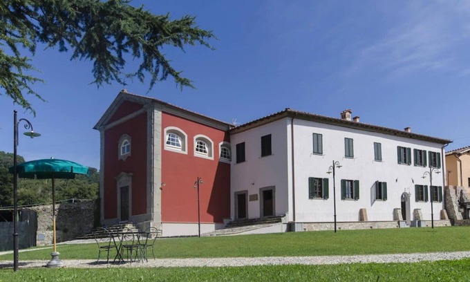 Lucca Apartment | Villa Sardini - Newly refurbished flat with shared pool