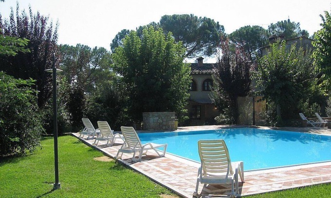 Colle di Val d'Elsa House | Villa Saveria O: A graceful apartment surrounded by the greenery.