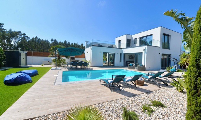 Sao Martinho do Porto Villa | Villa Serena - Exquisite Villa in São Martinho do Porto with Private Pool