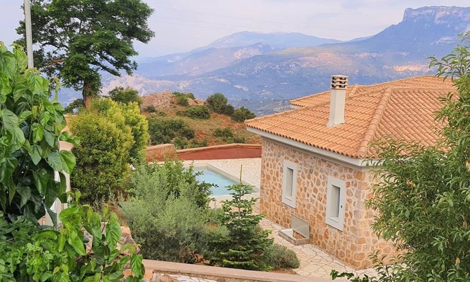 Porovitsa Villa | VILLA SERENIS | mountain & sea @ 1,5hr from Athens