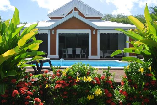 Anse des Rochers Villa | Villa Spacieuse avec Piscine Privée à Saint-François – 120 m², Jardin
