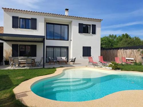 Fontvieille Villa | Villa spacieuse et élégante en campagne à Fontvieille offrant sauna