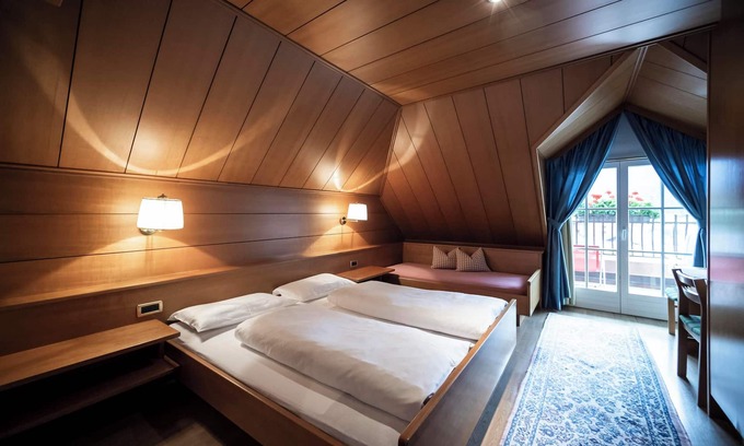 Ortisei Apartment | Villa Stella Apartment N 55 – Nearby Ski Lifts, Mountain View, Wi-Fi, Balcony and Garden