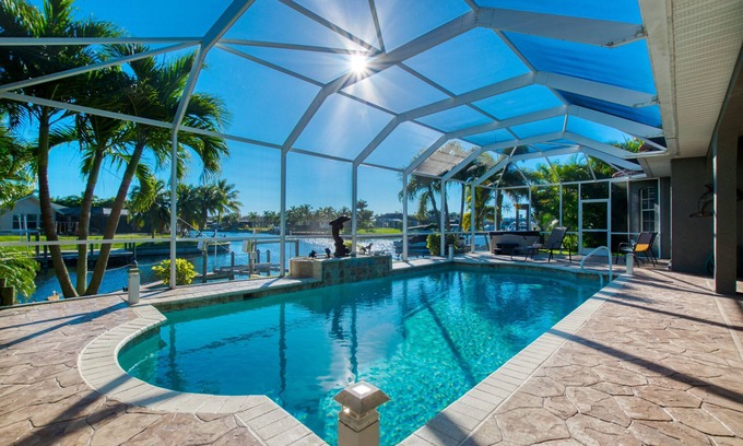Pelican Villa | VILLA SUENO AMERICANO – HEATED POOL & SPA | GULF ACCESS | BOAT RENTAL + TOURS VOUCHER INCL.