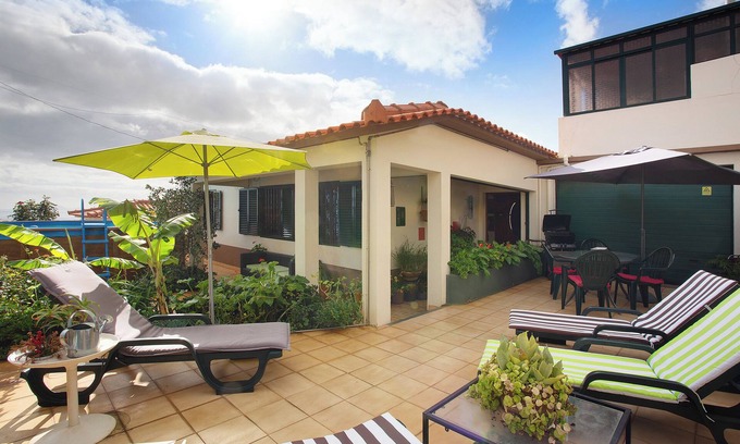 Garajau Villa | Villa 'Suites Pinto Coelho' with Sea View, Private Pool and Wi-Fi