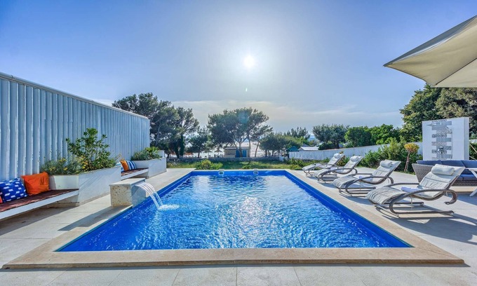 Punat Villa | Villa Sunset Punat- beachfront villa for 12 guests with a pool