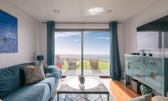 Estreito de Camara de Lobos House | Villa Sweden, ground floor with 2 bedrooms and overlooking the sea