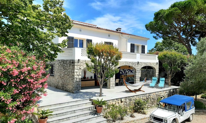 Le Plan-de-Grasse Villa | Villa: swimming pool, bar, pétanque, panoramic view, 20 minutes from the sea