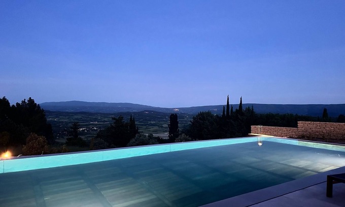 Gordes Villa | Villa Terrasses d'Issy, breathtaking views, 5-minute walk from the center of Gordes