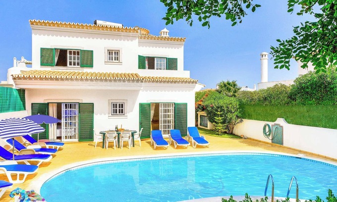 Correeira Villa | Villa Torcato - pretty, traditional villa in Albufeira, with air-con and Wi-Fi