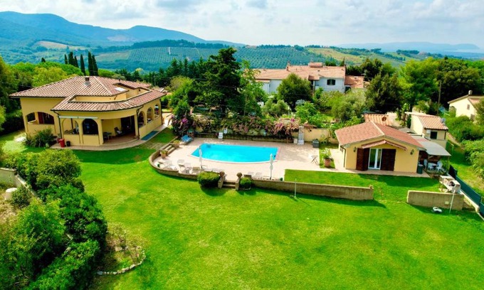 San Vincenzo Villa | Villa Toscagialla