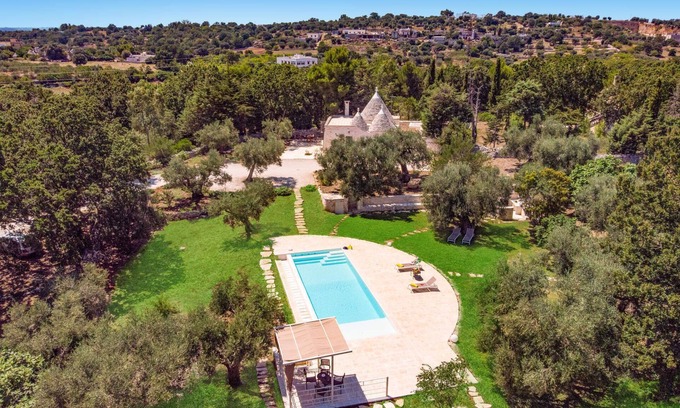 Casalini Villa | Villa Trullo Tesoro by Villa Plus