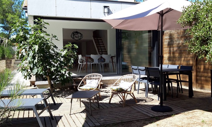 La Tranche-sur-Mer House | Villa under the pines, 3 minutes walk from the beach and shops.