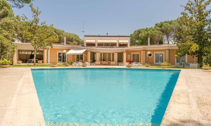 Sils House | Villa up to 14 people to play PGA Golf. With pool, billiards and table football