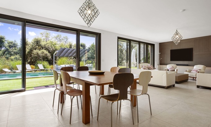 Trans-en-Provence Villa | Villa Valériane, luxurious and contemporary, exceptional location amid Var vineyards