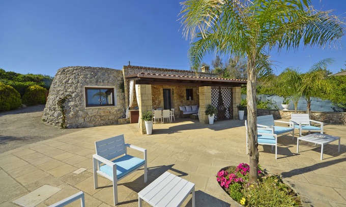 Corsano Villa | Villa Valeria con vista panoramica sul mare.