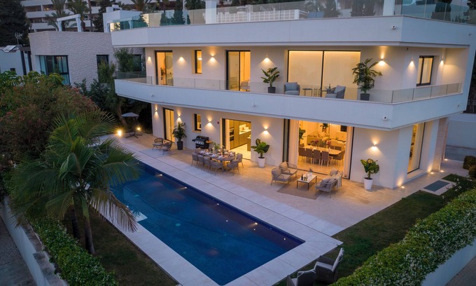 Golden Mile Villa | Villa Velazquez Golden Mile