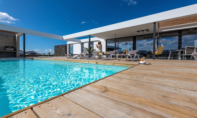Lajares Villa | Villa Ventura in Lajares - Modern villa with heated pool for 10 people