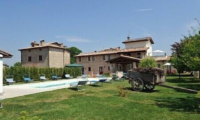 Citerna House | Villa Vezzosa D: A cozy and welcoming apartment that is part of an ancient country house, with Free WI-FI.