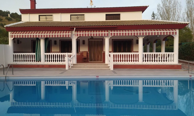 Priego de Cordoba Ski Chalet | Villa Villa Frasquita, capacity for 16 people, own swimming pool, sports court, tennis court, tennis court, tennis court, tennis court, tennis court, tennis court, tennis court, tennis court.