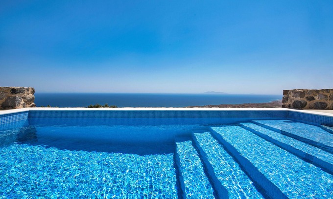 Imerovigli Villa | Villa Vinsanto, 2 bedrooms, heated pool. Part of Theano Cave Suites & Villas,