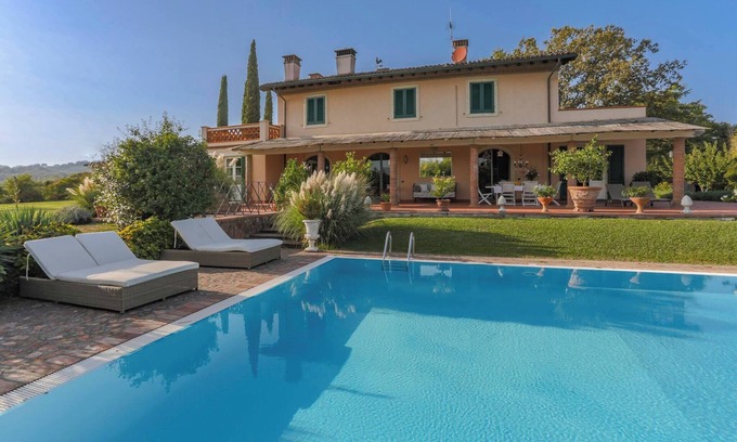 Lucca Villa | Villa Vittoria WeekHomes