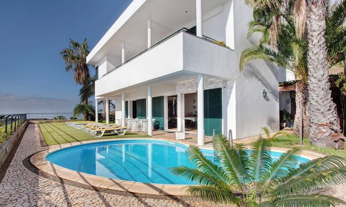 Canico Villa | Villa "Vivenda Belo Horizonte" with Sea View, Pool & Wi-Fi