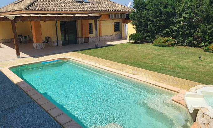 Quartu Sant'Elena Villa | Villa Vivi. Swimming pool, whirlpool,