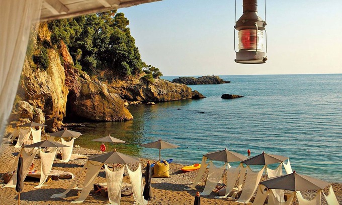 Licciana Nardi Villa | VILLA VIVIANA 10P Luxury by VILLASRETREATS, w/Pool, A/C, Wifi, BBQ near 5 Terre