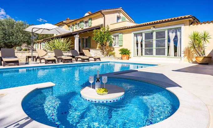 Trgetari Villa | Villa Vlacich for 8 people near Labin - Rabac with heated pool & sea view - only 2 km from the beach