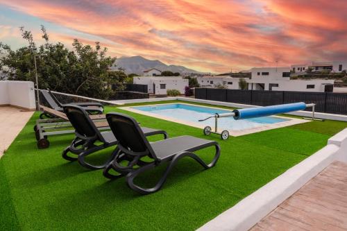 Villaverde Villa | Villa Volcan2 Rural Private Pool la Oliva by Holidays Home