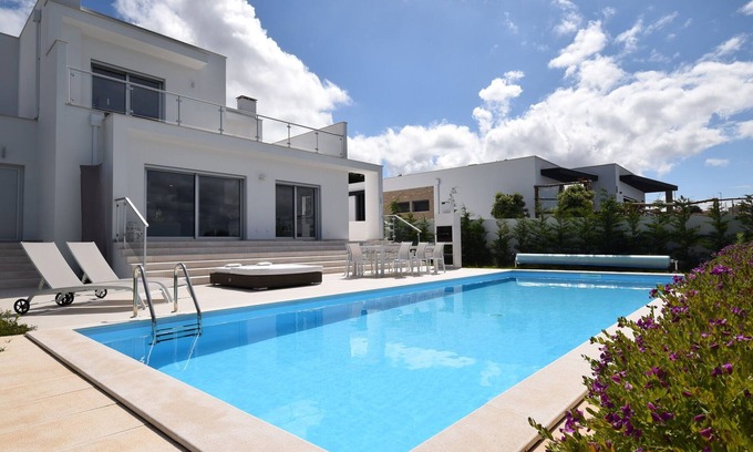 Nadadouro Villa | Villa w/Heated Pool Near Óbidos