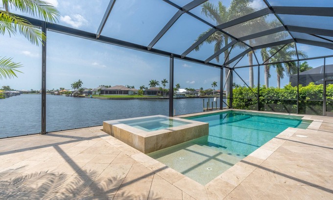 Pelican House | Villa Waterview with pool and spa SW Cape Coral