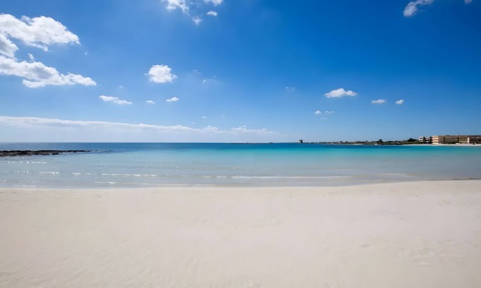 Torre Squillace Villa | Villa 'White Sand Private' with Private Garden, Wi-Fi and Air Conditioning