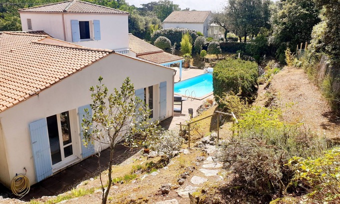 Saint-Georges-d'Oleron Villa | Villa with pool and exotic garden near the beach