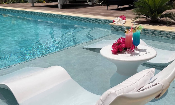 Willemstad Villa | Villa with private pool in a tropical garden with privacy, Internet TV