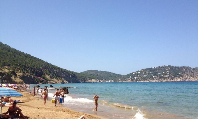 Es Figueral Beach House | Villa with barbecue pool near the beach, for families who want relaxation.